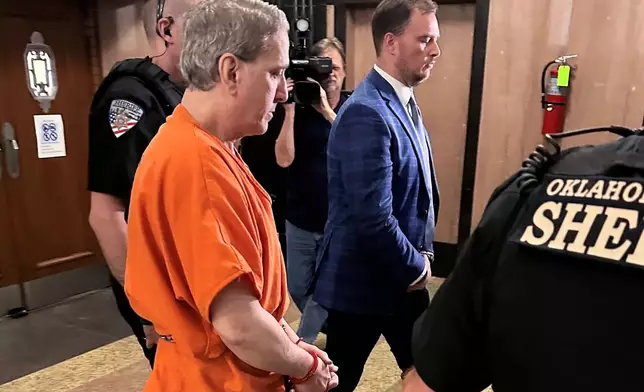 FILE - Oklahoma County Sheriff's deputies lead longtime death row inmate Richard Glossip to a courtroom, June 9, 2025, at the Oklahoma County Courthouse in Oklahoma City. (AP Photo/Sean Murphy, File)