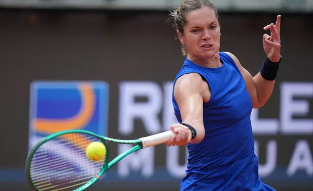 United State's Caty McNally returns the ball to Poland's Iga Swiatek during their match at the Italian Open tennis tournament, in Rome, Friday, May 8, 2026. (AP Photo/Andrew Medichini)