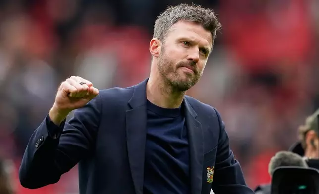Manchester United's head coach Michael Carrick celebrates after the English Premier League soccer match between Manchester United and Liverpool in Manchester, England, Sunday, May 3, 2026. (AP Photo/Dave Thompson)