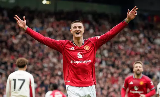Manchester United's Benjamin Sesko celebrates after scoring his side's second goal during the English Premier League soccer match between Manchester United and Liverpool in Manchester, England, Sunday, May 3, 2026. (AP Photo/Dave Thompson)