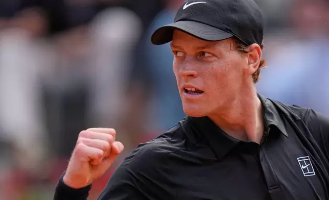 Italy's Jannik Sinner celebrates beating Italy's Andrea Pellegrino, during their match at the Italian Open tennis tournament in Rome, Tuesday, May 12, 2026. (AP Photo/Alessandra Tarantino)