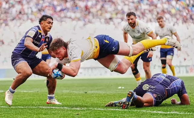 Leinster's Joe McCarthy dives over to score a try during the European Champions Cup final rugby union match between Leinster and Bordeaux in Bilbao, Spain, Saturday, May 23, 2026. (AP Photo/Miguel Oses)