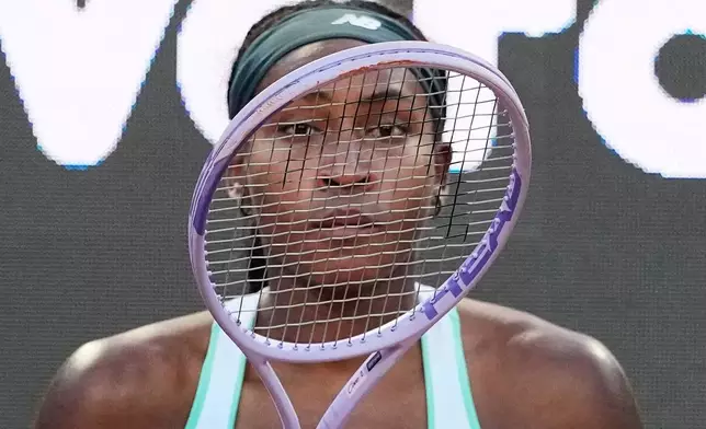 United States' Coco Gauff watches sitting on the bench during a break during the women's final match against Ukraine's Elina Svitolina, at the Italian Open tennis tournament in Rome, Saturday, May 16, 2026. (AP Photo/Alessandra Tarantino)