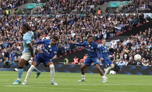 Manchester City's Antoine Semenyo, left, scores the opening goal during the English FA Cup final soccer match between Chelsea and Manchester City in London, Saturday, May 16, 2026. (AP Photo/Richard Pelham)