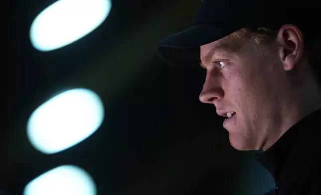 Jannik Sinner, of Italy, arrives on the court to play Casper Ruud, of Norway, in the final match at the Italian Open tennis tournament, in Rome, Sunday, May 17, 2026. (AP Photo/Andrew Medichini)