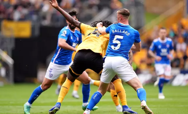 Sunderland's Daniel Ballard pulls the hair of Wolverhampton Wanderers' Tolu Arokodare resulting in a red card during their English Premier League soccer match in Wolverhampton, England, Saturday, May 2, 2026. (Mike Egerton/PA via AP)