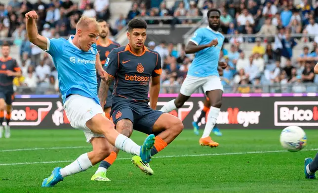 Lazio's Gustav Isaksen, left, and Inter Milan's Luis Henrique vie for the ball during a Serie A soccer match between Lazio and Inter Milan, in Rome, Saturday, May 9, 2026. (Fabrizio Corradetti/LaPresse via AP)