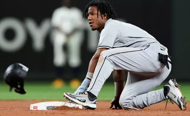 Chicago White Sox's Luisangel Acuña steals second during the eighth inning of a baseball game against the Seattle Mariners, Tuesday, May 19, 2026, in Seattle. (AP Photo/Kevin Ng)