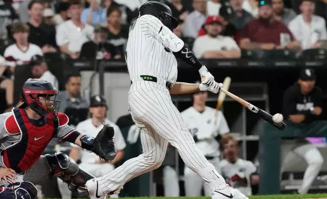 Chicago White Sox's Munetaka Murakami, of Japan, hits a two-run home run during the eighth inning of a baseball game against the Minnesota Twins in Chicago, Tuesday, May 26, 2026. (AP Photo/Nam Y. Huh)