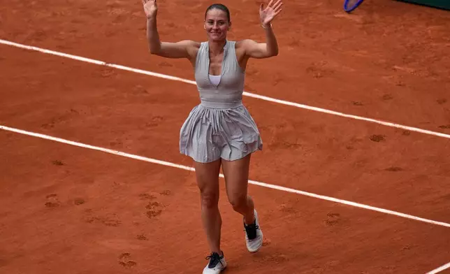 Ukraine's Marta Kostyuk reacts after the fourth-round tennis against Poland's Iga Swiatek match at the French Open in Paris, Sunday, May 31, 2026. (AP Photo/Christophe Ena)