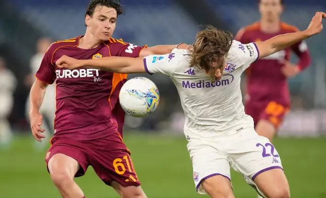 Roma's Niccolo Pisilli, left, challenges for the ball with Fiorentina's Jacopo Fazzini during the Italian Serie A soccer match between Roma and Fiorentina in Rome, Monday, May 4, 2026. (AP Photo/Gregorio Borgia)