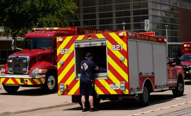 Police and firefighting crews respond to the scene of a large fire at an apartment complex in Dallas, Thursday, May 28, 2026. (AP Photo/Gabriela Passos)
