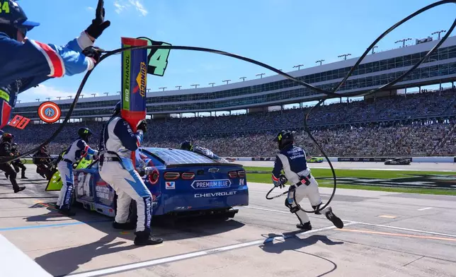 The pit crew for driver William Byron (24) gets to work during a NASCAR Cup Series auto race in Fort Worth, Texas, Sunday, May 3, 2026. (AP Photo/LM Otero)