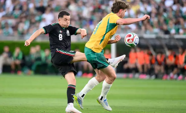 Mexico midfielder Álvaro Fidalgo, left, shoots as Australia midfielder Connor Metcalfe, right, defends during the first half of an international friendly soccer match Saturday, May 30, 2026, in Pasadena, Calif. (AP Photo/Kyusung Gong)