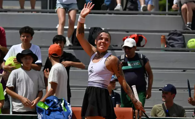 Oleksandra Oliynykova of Ukraine waves after the third round women's singles tennis match against Diana Shnaider of Russia at the French Open tennis tournament in Paris, Saturday, May 30, 2026. (AP Photo/Emma Da Silva)