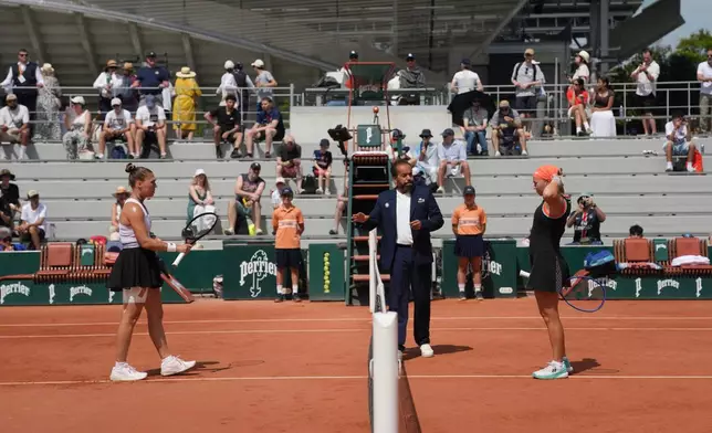 Diana Shnaider of Russia, rignt, and Oleksandra Oliynykova of Ukraine prepare for their third round women's singles tennis match at the French Open tennis tournament in Paris, Saturday, May 30, 2026. (AP Photo/Thibault Camus)