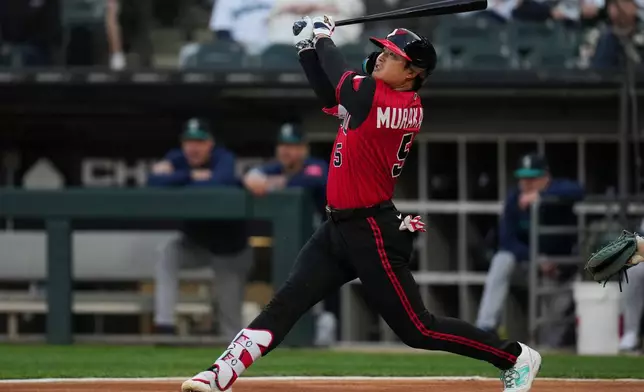 Chicago White Sox's Munetaka Murakami hits a home run during the first inning of a baseball game against the Seattle Mariners, Friday, May 8, 2026, in Chicago. (AP Photo/Erin Hooley)