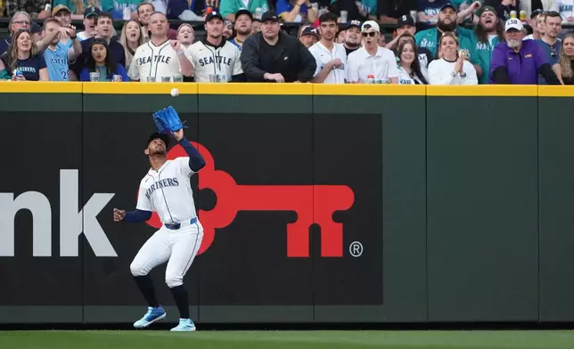 Seattle Mariners center fielder Julio Rodríguez catches a fly ball from Atlanta Braves' Dominic Smith during the fifth inning of a baseball game, Tuesday, May 5, 2026, in Seattle. (AP Photo/Lindsey Wasson)