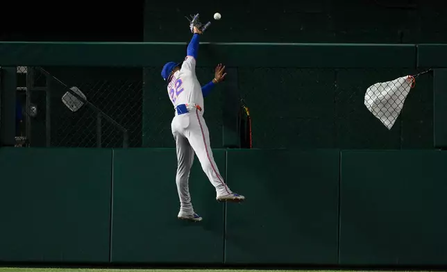 New York Mets left fielder Juan Soto can't get to a ball hit for a two-run home run by Washington Nationals' Jacob Young during the eighth inning of a baseball game, Wednesday, May 20, 2026, in Washington. (AP Photo/Nick Wass)