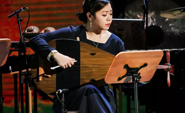 Quxiang Pipa, Photo source: the Hong Kong Gaudeamus Dunhuang Ensemble