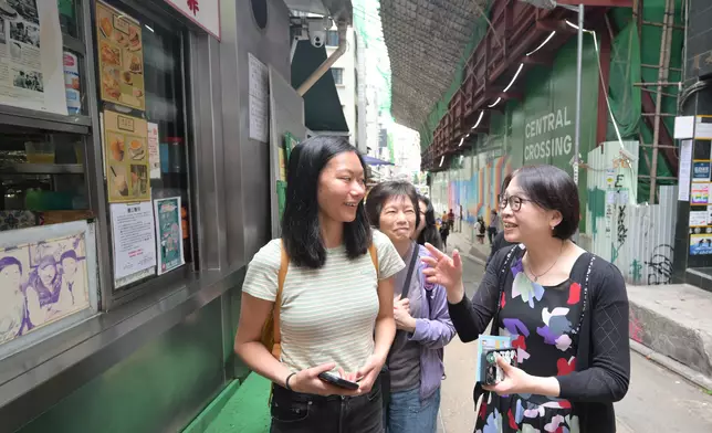 Commissioner for Tourism visits tourist attractions during Labour Day Golden Week of Mainland  Source: HKSAR Government Press Releases