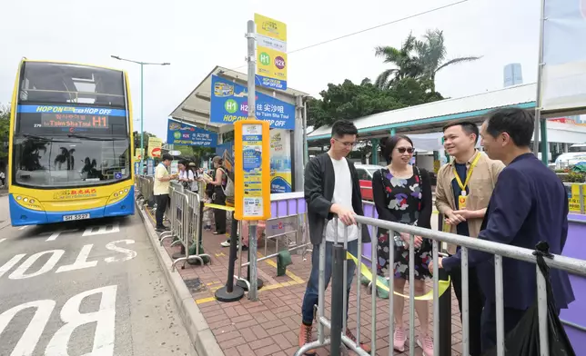 Commissioner for Tourism visits tourist attractions during Labour Day Golden Week of Mainland  Source: HKSAR Government Press Releases