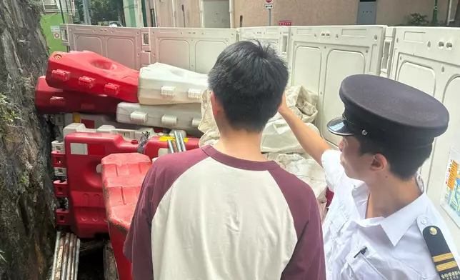 The Food and Environmental Hygiene Department (FEHD) today (May 14) released the second batch of gravidtrap indexes and density indexes for Aedes albopictus in May, covering 13 survey areas. Photo shows an FEHD staff member inspecting a public housing estate in Sheung Kwai Chung, Tsuen Wan District. Following the discovery of stagnant water in the public housing estate, a statutory notice has been issued to the relevant estate management company, requiring the clearance of such item within a specified timeframe. Source: HKSAR Government Press Releases