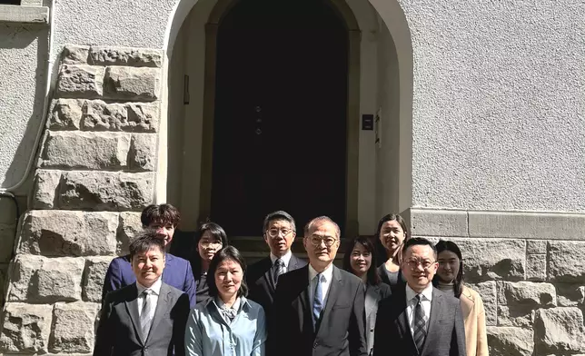 Secretary for Health introduces Hong Kong's health and medical innovation initiatives in Switzerland  Source: HKSAR Government Press Releases