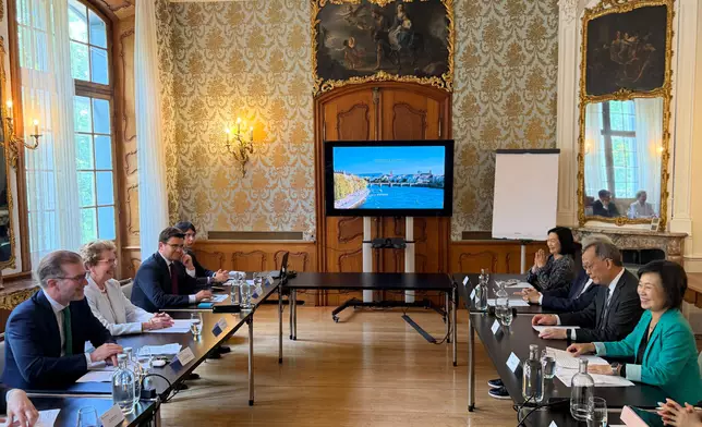 The Secretary for Education, Dr Choi Yuk-lin, together with the delegation of the Working Group on Planning and Construction of the University Town under the Committee on Development of the Northern Metropolis, and representatives from the Alliance of Universities of Applied Sciences, visited Switzerland yesterday (May 21, Zurich time). Photo shows Dr Choi (first right) and the delegation meeting with the President of the Government of the Canton of Basel-Stadt, Mr Conradin Cramer (first left), and the President of the University of Basel, Professor Andrea Schenker-Wicki (second left). Source: HKSAR Government Press Releases