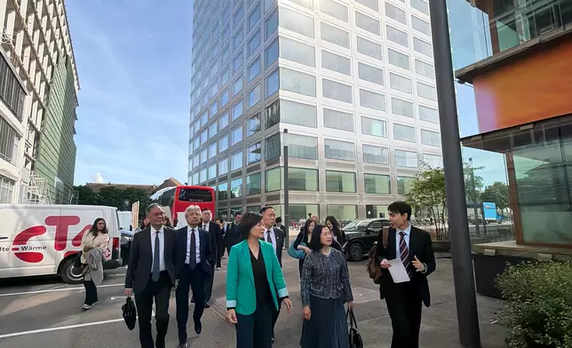 The Secretary for Education, Dr Choi Yuk-lin, together with the delegation of the Working Group on Planning and Construction of the University Town under the Committee on Development of the Northern Metropolis, and representatives from the Alliance of Universities of Applied Sciences, visited Switzerland yesterday (May 21, Zurich time). Photo shows Dr Choi (third right) and the delegation touring facilities of the University of Basel. Source: HKSAR Government Press Releases