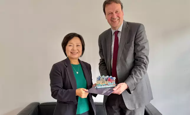 The Secretary for Education, Dr Choi Yuk-lin, met with the Head of International Relations Division of the State Secretariat for Education, Research and Innovation, Mr Jacques Ducrest in Bern, Switzerland, on May 20 (Bern time). Photo shows Dr Choi (left) and Mr Ducrest (right). Source: HKSAR Government Press Releases
