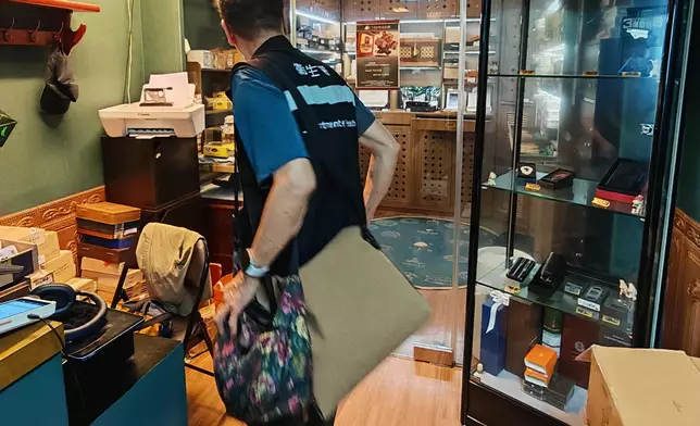 DH clamps down on illegal cigar smoking in no-smoking areas  Source: HKSAR Government Press Releases