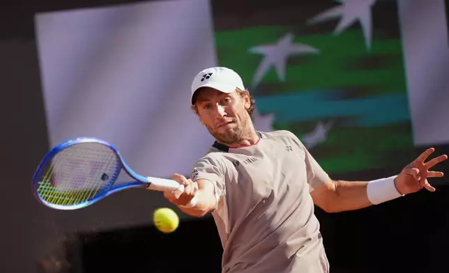 Casper Ruud, of Norway, returns the ball to Jannik Sinner, of Italy, during the final match at the Italian Open tennis tournament, in Rome, Sunday, May 17, 2026. (AP Photo/Andrew Medichini)