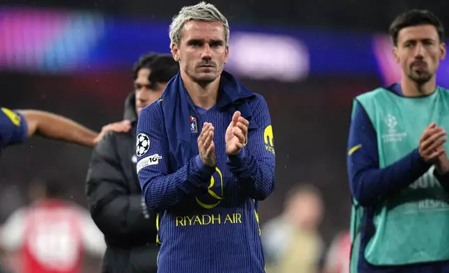 Atletico Madrid's Antoine Griezmann applauds the supporters at the the end of a Champions League semifinal, second leg, soccer match between Arsenal FC and Atletico Madrid in London, Tuesday, May 5, 2026. (AP Photo/Alastair Grant)