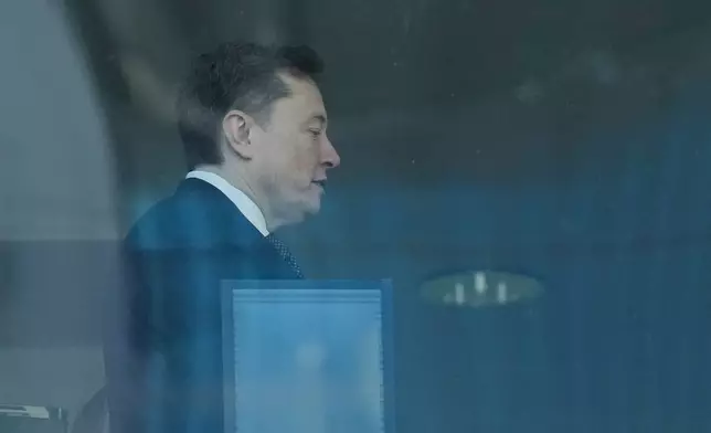 Elon Musk walks through a hallway inside the U.S. District Court in Oakland, Calif., Wednesday, April 29, 2026. (AP Photo/Godofredo A. Vásquez)