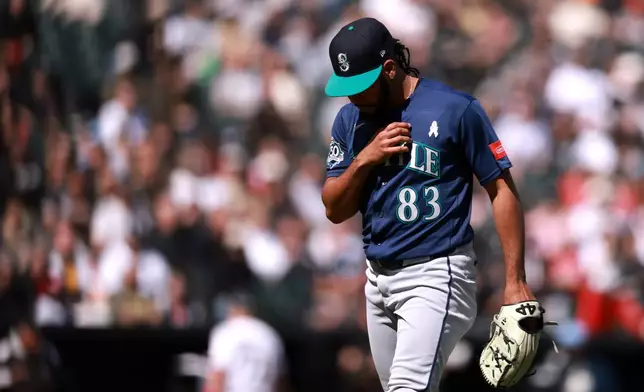 Seattle Mariners' pitcher Eduard Bazardo returns to the dugout after giving up two runs during the eighth inning against the Chicago White Sox on May 10, 2026, in Chicago. (AP Photo/Geoff Stellfox)