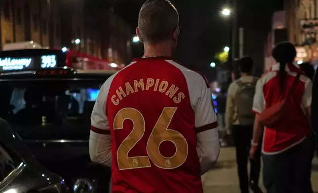 An Arsenal supporter leaves the Arsenal fan celebration after Arsenal's soccer team won the Premier League title in London, Tuesday, May 19, 2026.(AP Photo/Alberto Pezzali)