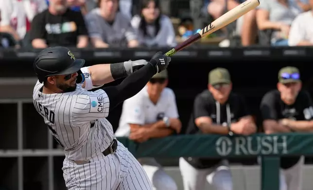Chicago White Sox's Edgar Quero hits the winning two-run home run during the 10th inning of a baseball game against the Chicago Cubs in Chicago, Sunday, May 17, 2026. (AP Photo/Nam Y. Huh)
