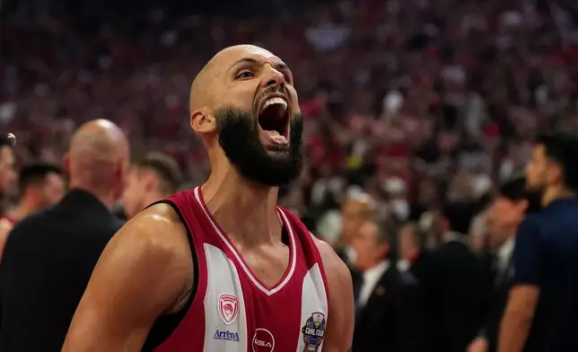 Olympiacos' Evan Fournier celebrates after winning the Euroleague final basketball match against Real Madrid in Athens, Greece, Sunday, May 24, 2026. (AP Photo/Thanassis Stavrakis)