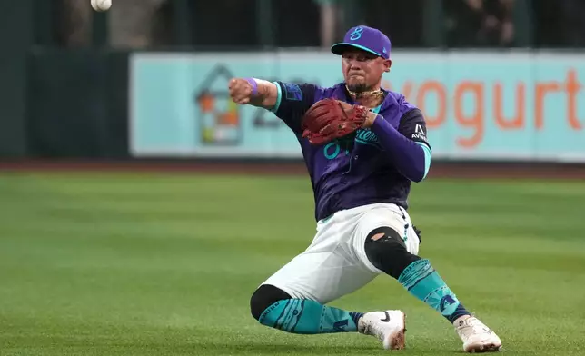 Arizona Diamondbacks second baseman Ildemaro Vargas makes the off balance throw for an out on a ball hit by New York Mets' Carson Benge in the fourth inning of a baseball game, Friday, May 8, 2026, in Phoenix. (AP Photo/Rick Scuteri)