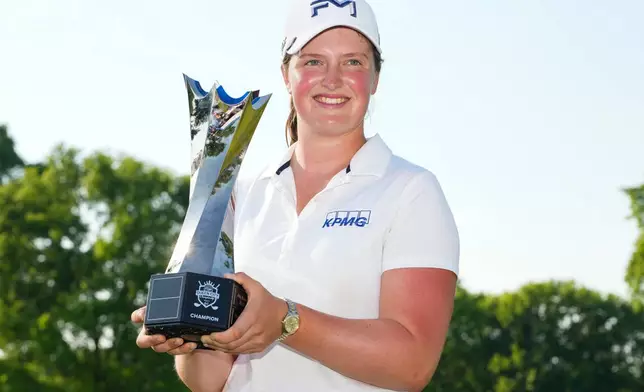 Lottie Woad poses with the championship trophy after winning the Queen City Championship LPGA golf tournament at Maketewah Country Club, Sunday, May 17, 2026, in Cincinnati. (AP Photo/Jeff Dean)