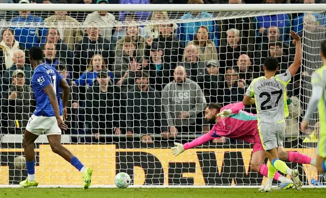Everton's Thierno Barry scores during the Premier League soccer match between Manchester City and Everton in Liverpool, England, Monday, May 4, 2026. (AP Photo/Dave Thompson)