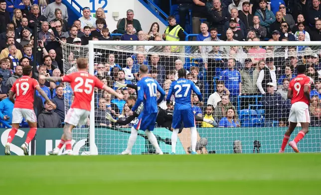 Nottingham Forest's Taiwo Awoniyi, right, scores their side's first goal of the game during the English Premier League soccer match between Chelsea and Nottingham Forest in London, Monday, May 4, 2026. (John Walton/PA via AP)
