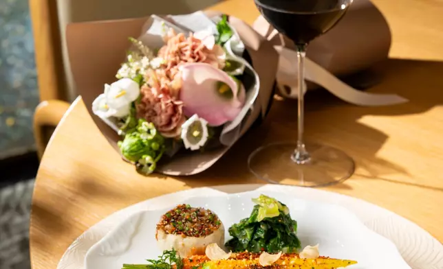 Executive Chef Stephen Hsu of Botanica, Capella at Galaxy Macau has designed a menu featuring Beef Tomahawk, Scallops and Rose Mousse in celebration of Mother’s Day.