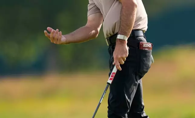 Ryder Cowan reacts after missing a putt on the first hole during the first round of the U.S. Open golf tournament at Shinnecock Hills Golf Club in Southampton, N.Y., Thursday, June 18, 2026.(AP Photo/David J. Phillip)