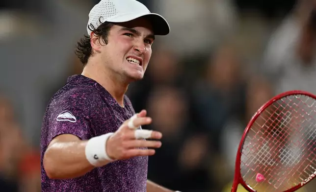 Brazil's Joao Fonseca reacts during the quarterfinal tennis match against Czech Republic's Jakub Mensik at the French Open in Paris, Tuesday, June 2, 2026. (AP Photo/Emma Da Silva)
