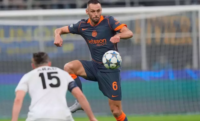 FILE - Inter Milan's Stefan de Vrij controls the ball during the Champions League opening phase soccer match between Inter Milan and Kairat Almaty in Milan, Italy, Wednesday, Nov. 5, 2025. (AP Photo/Luca Bruno, File)