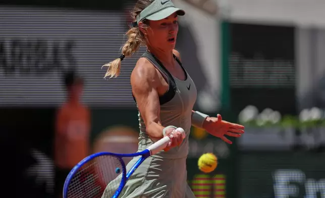 Russia's Anna Kalinskaya returns to Austria's Anastasia Potapova during the fourth-round tennis match at the French Open in Paris, Monday, June 1, 2026. (AP Photo/Thibault Camus)
