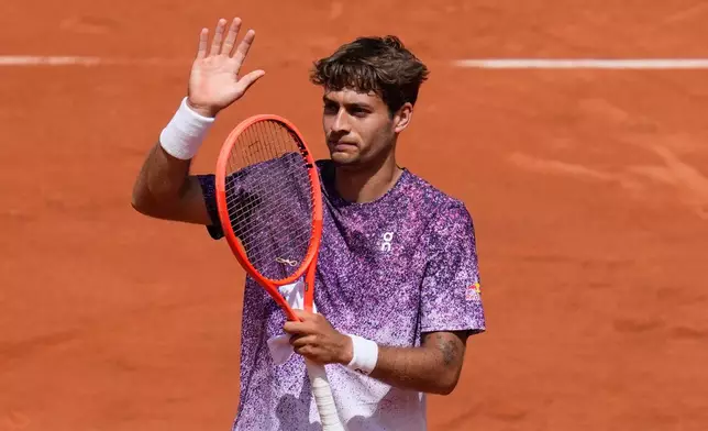 Italy's Flavio Cobolli reacts after winning the fourth-round tennis match against Zachary Svajda of the United States at the French Open in Paris, Monday, June 1, 2026. (AP Photo/Christophe Ena)