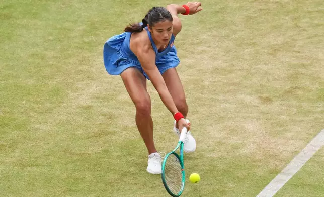 Emma Raducanu of Britain plays a return to Donna Vekic of Croatia during the women's final of the Queen's Club tennis championships in London, Sunday, June 14, 2026. (AP Photo/Maja Smiejkowska)
